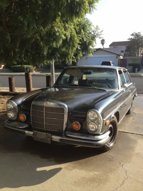 1971 Mercedes-Benz 200-Series