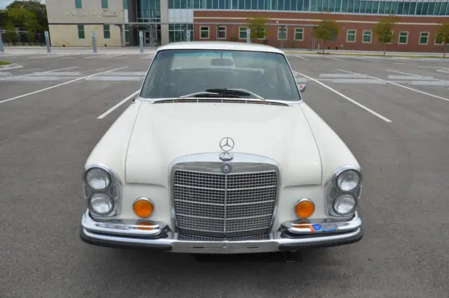 1971 Mercedes-Benz 200-Series