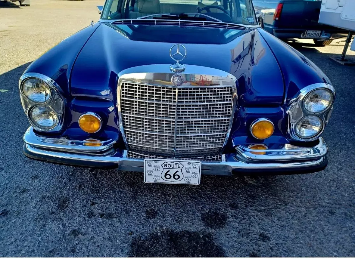 1971 Mercedes-Benz 280SEL 4 door