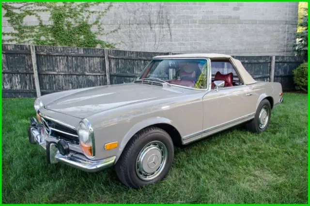 1971 Mercedes-Benz 200-Series