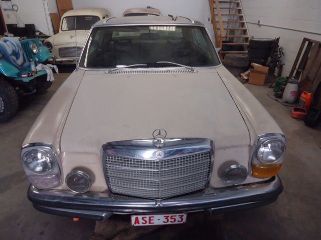 1971 Mercedes-Benz 200-Series