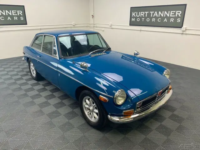 1971 MG MGB 1971 MGB GT. 4-SPEED. MINILITE ALLOYS, WOOD STEERING WHEEL.