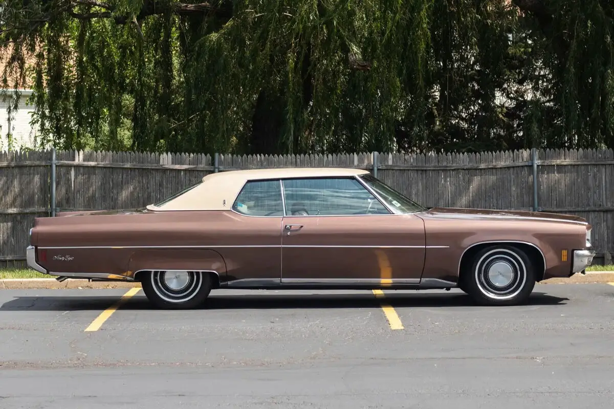 1971 Oldsmobile Ninety-Eight Briar Vinyl & Cloth Upholstery