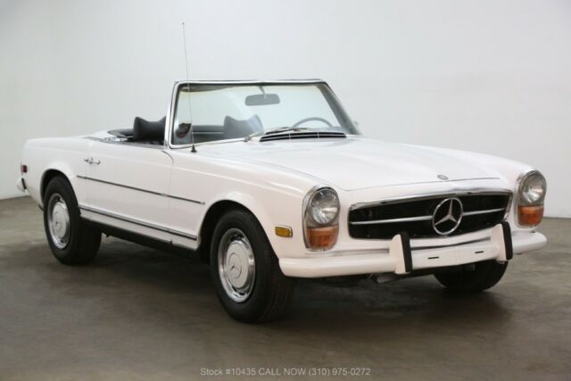 1971 Mercedes-Benz 200-Series Pagoda with 2 tops