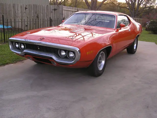 1971 Plymouth Road Runner reflective over roof stripe, hood recess stripes