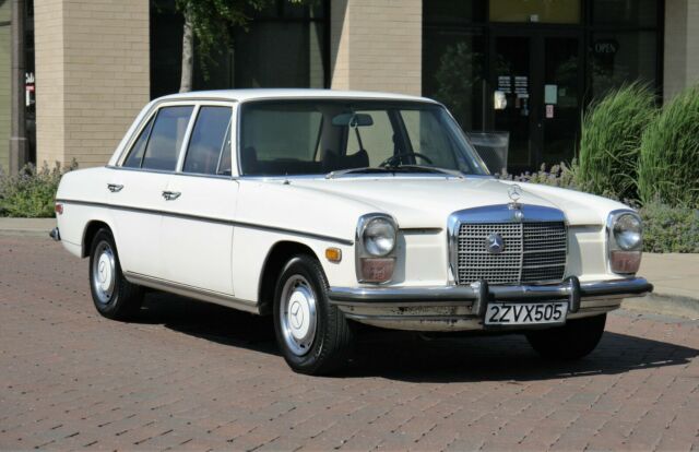 1972 Mercedes-Benz 200-Series