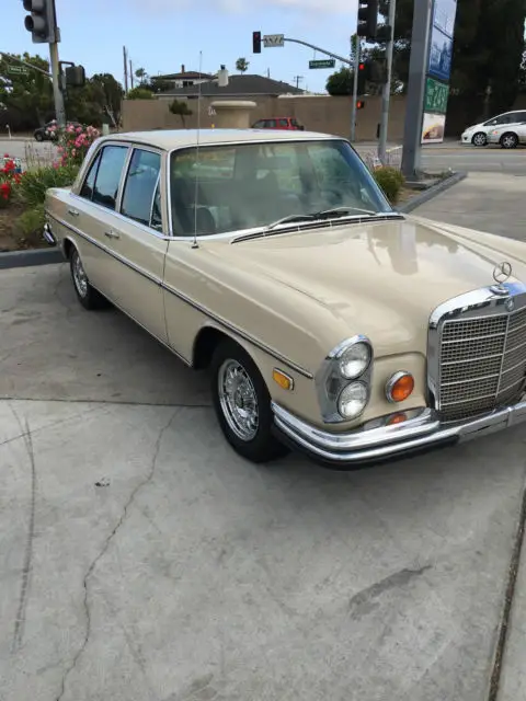 1972 Mercedes-Benz 200-Series