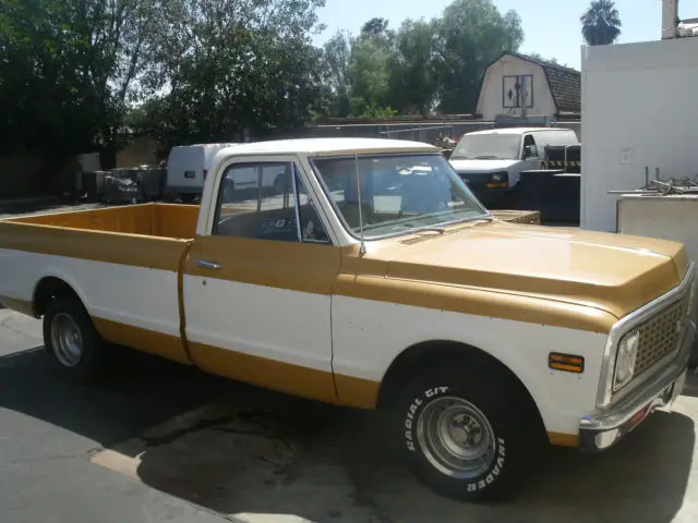 1972 Chevrolet C-10 Custom Deluxe Pickup  C-10 V8