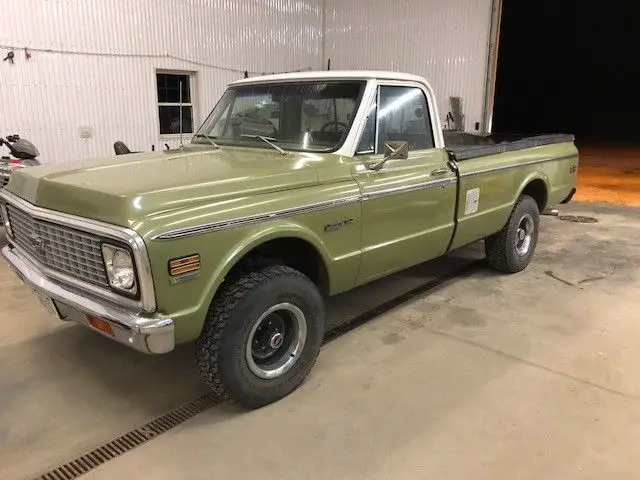 19720000 Chevrolet C-10 custom deluxe