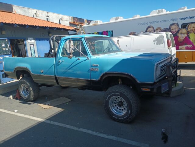 1972 Dodge Power Wagon W200 FACTORY AC TRUCK