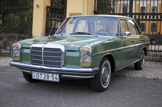 1972 Mercedes-Benz 200-Series 230/8 Sedan