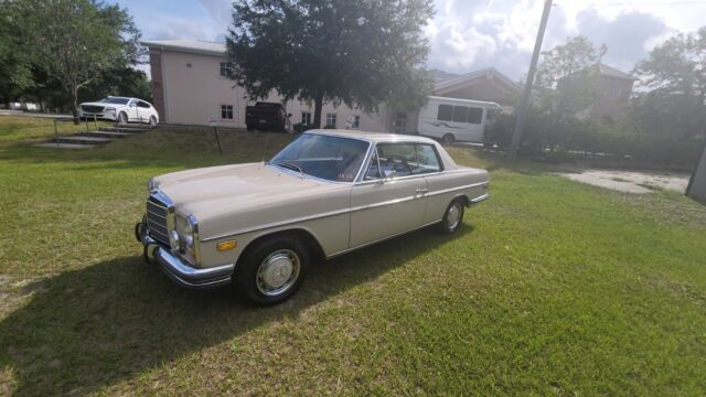 1972 Mercedes-Benz 200-Series