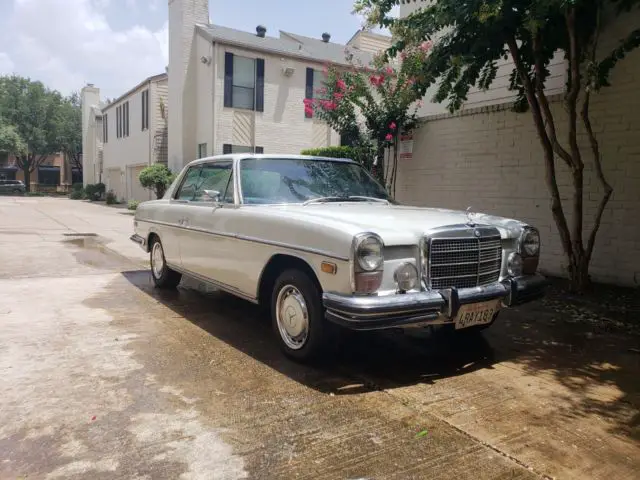 1972 Mercedes-Benz 200-Series