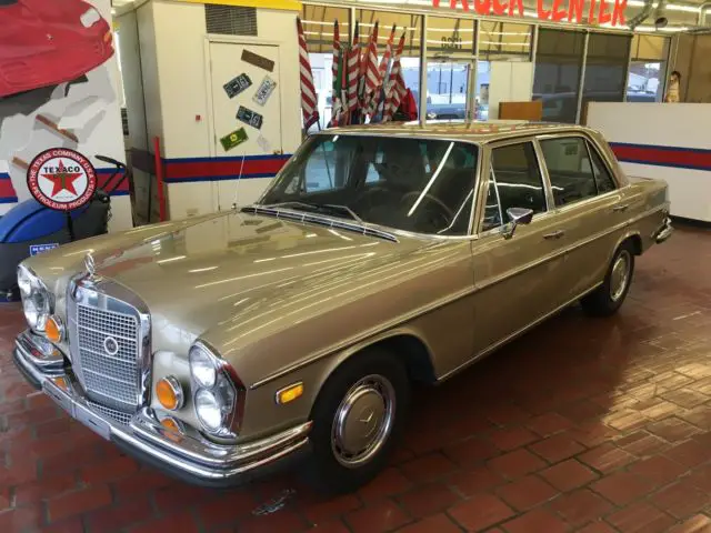 1972 Mercedes-Benz 200-Series 280 SEL