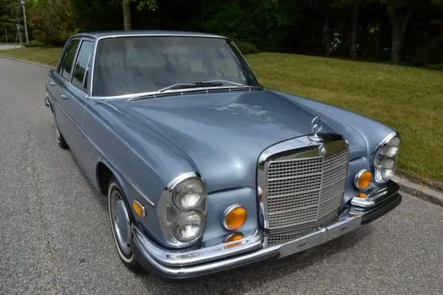 1972 Mercedes-Benz 200-Series