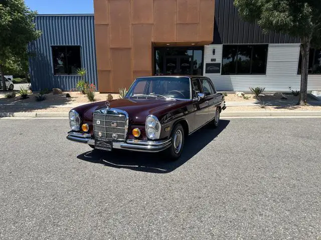 1972 mercedes 200-Series