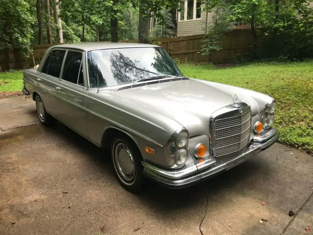 1972 Mercedes-Benz 200-Series