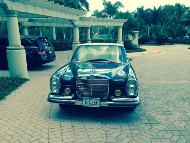 1972 Mercedes-Benz 200-Series Wood