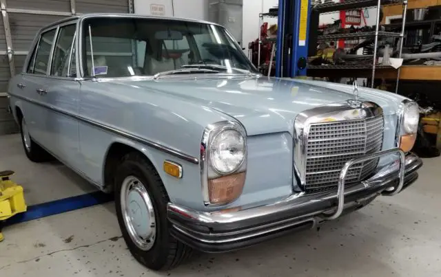 1972 Mercedes-Benz 200-Series