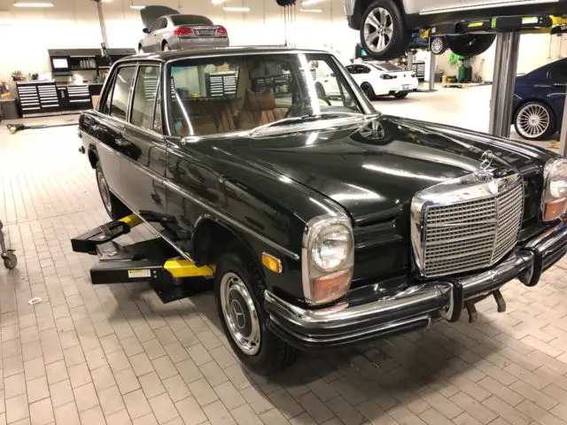 1972 Mercedes-Benz 200-Series