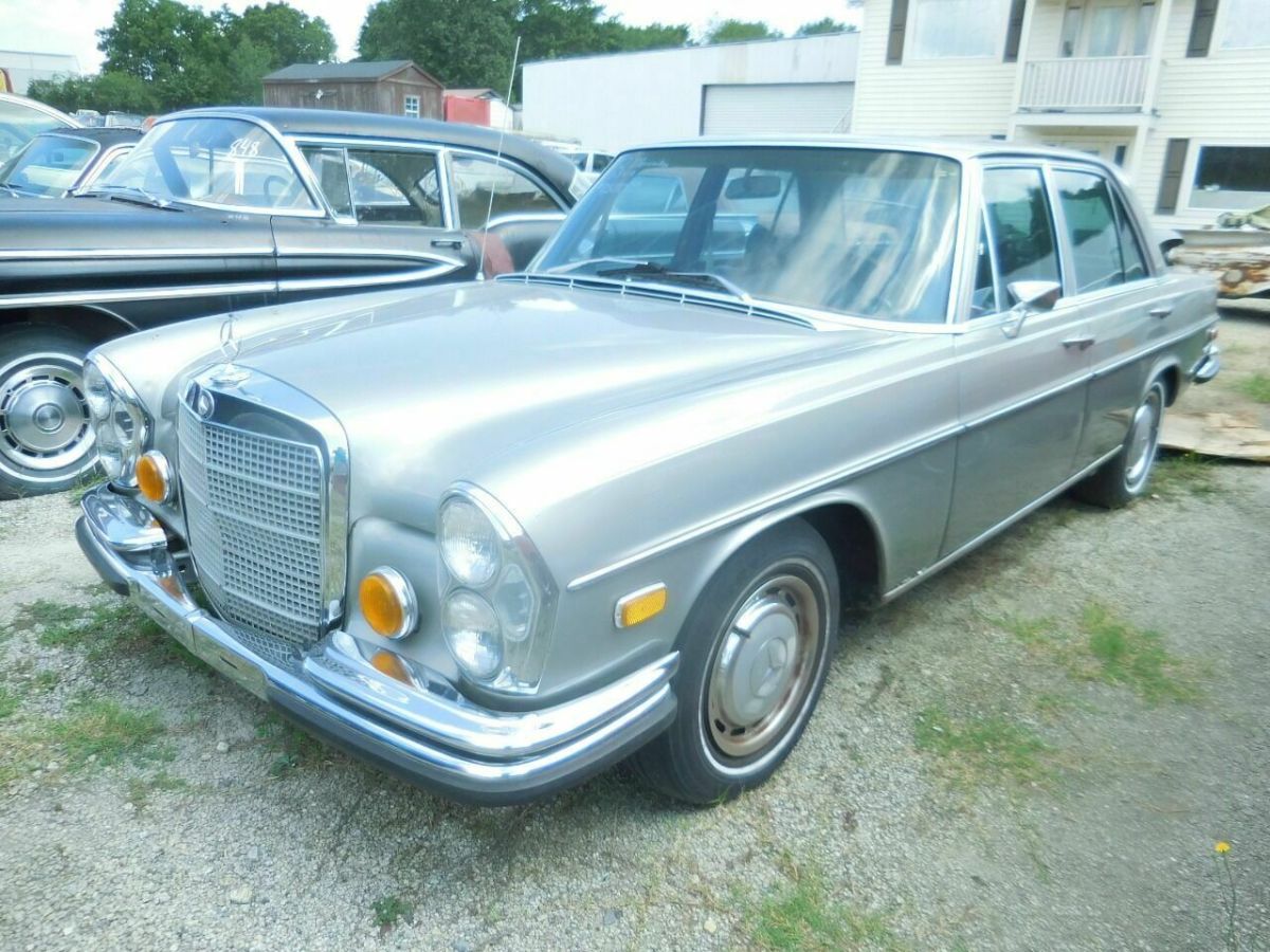 1972 Mercedes-Benz 200-Series 4-Door