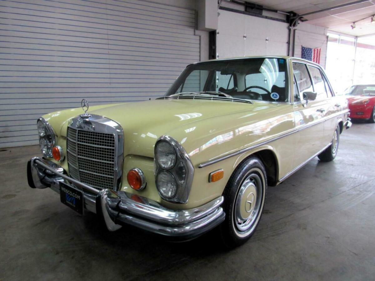 1972 Mercedes-Benz 200-Series