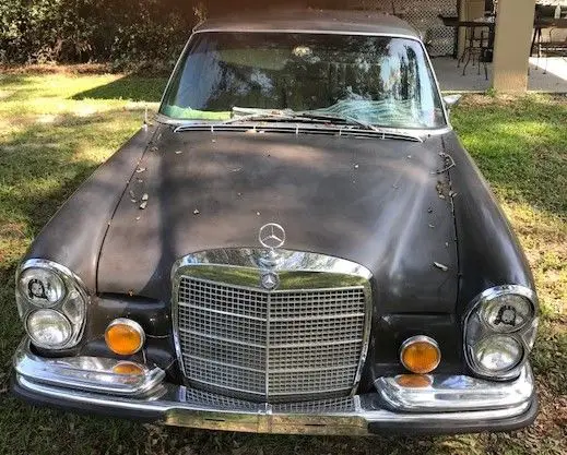 1972 Mercedes-Benz 200-Series SE