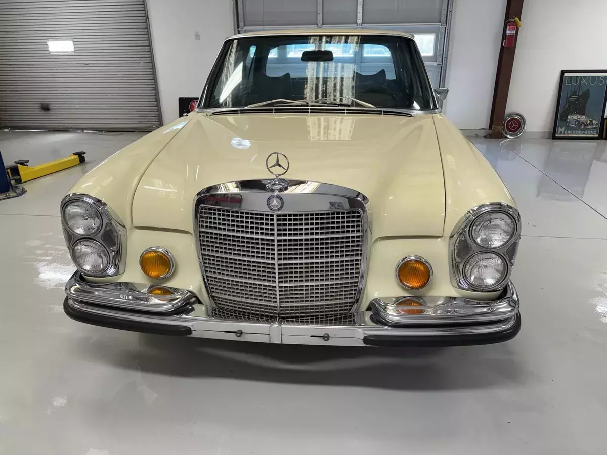 1972 Mercedes-Benz 280 SE Automatic 280 SE. 4.5