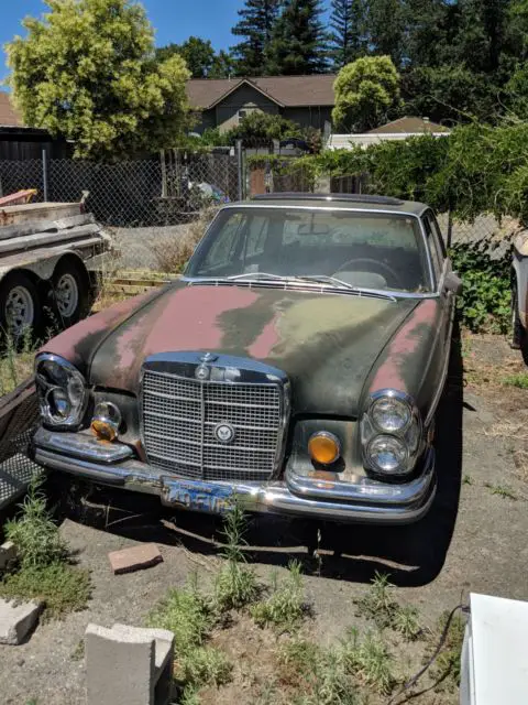 1972 Mercedes-Benz 200-Series SE