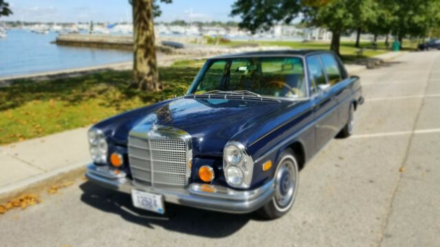 1972 Mercedes-Benz 200-Series