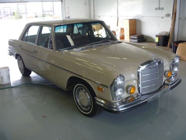 1972 Mercedes-Benz 200-Series