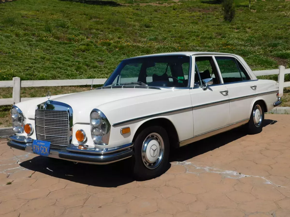 1972 Mercedes-Benz 200-Series