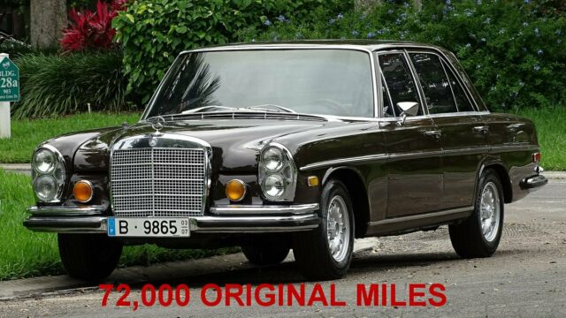 1972 Mercedes-Benz 200-Series LEATHER