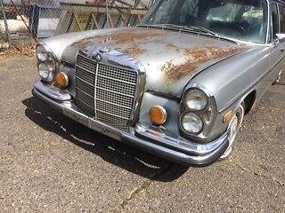 1972 Mercedes-Benz 200-Series