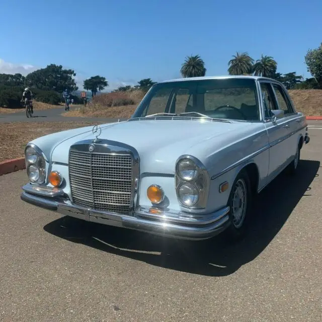 1972 Mercedes-Benz 200-Series 280SE