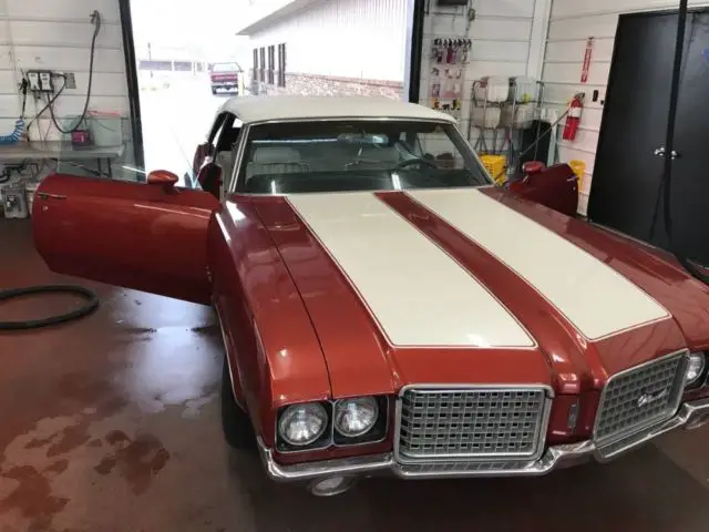 1972 Oldsmobile Cutlass -S MODEL-POPPING RED INTERIOR-