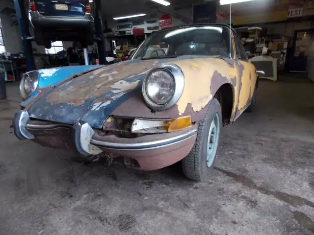 1972 Porsche 911 Tan vinyl