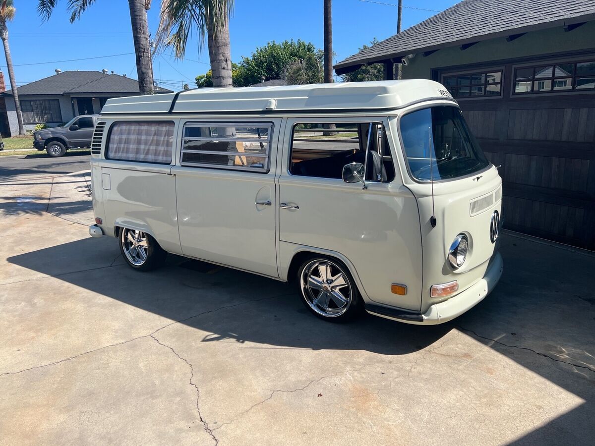 1972 Volkswagen Transporter Bus