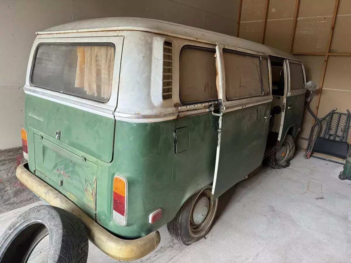 1972 Volkswagen Vanagon Bus