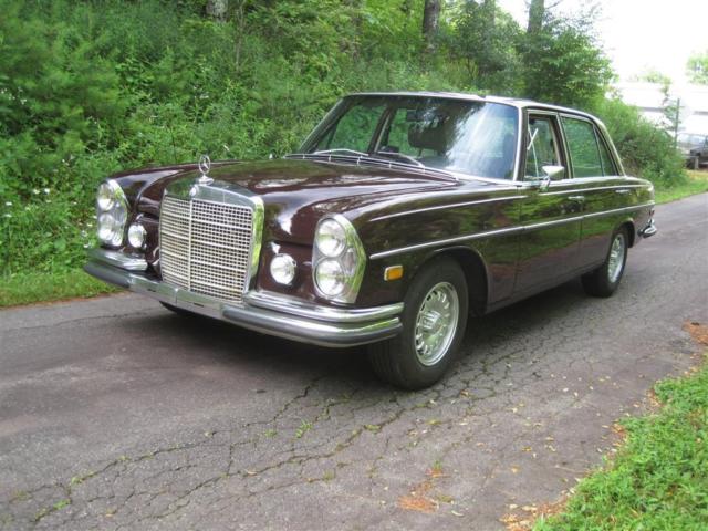 1973 Mercedes-Benz 200-Series Leather