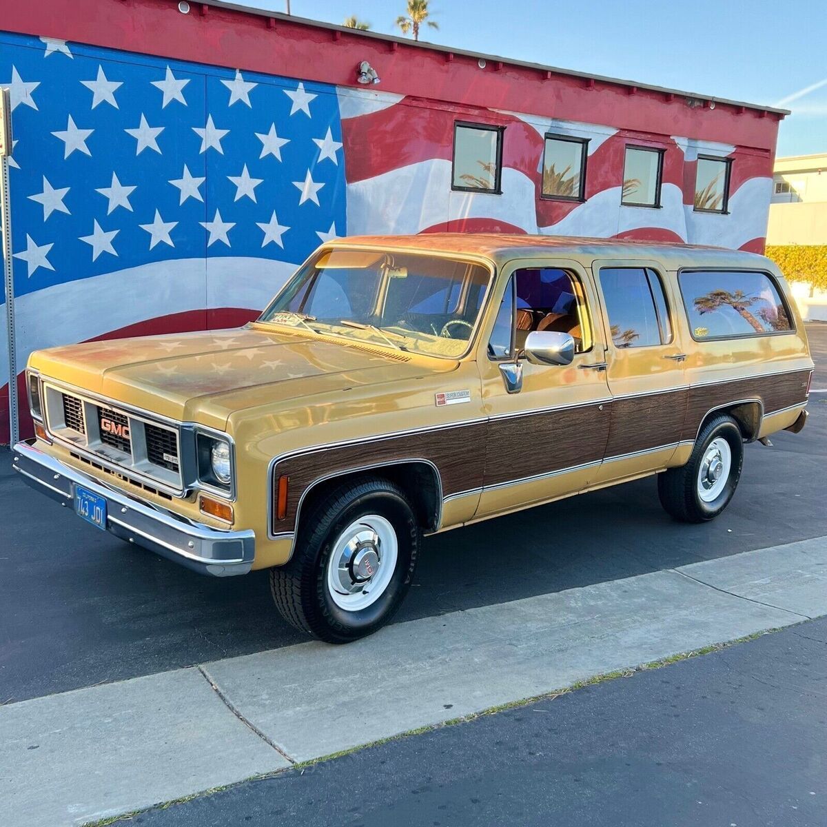 1973 GMC Suburban super custom