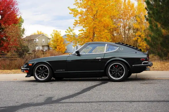 1973 Datsun Z-Series perfect Marin Green paint and chrome