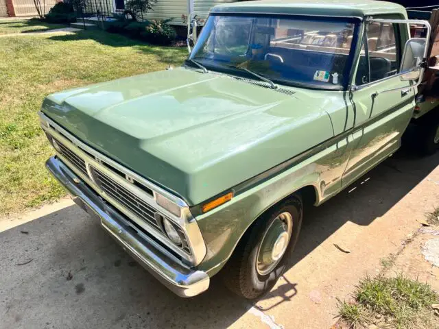 1973 Ford F250 flatbed