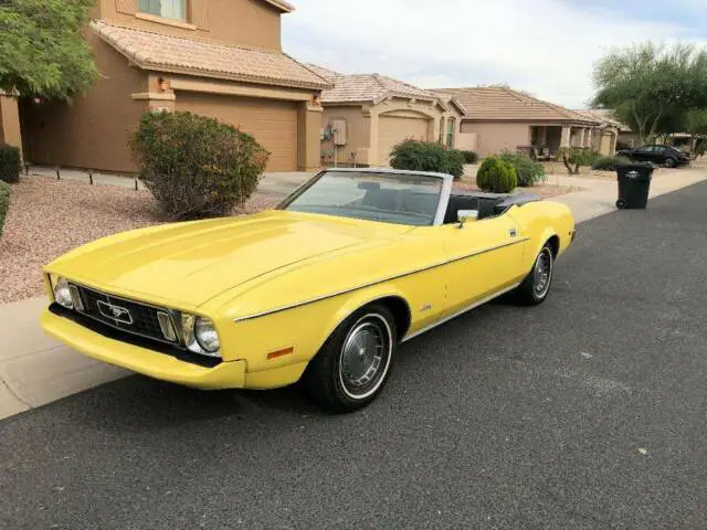 1973 Ford Mustang white