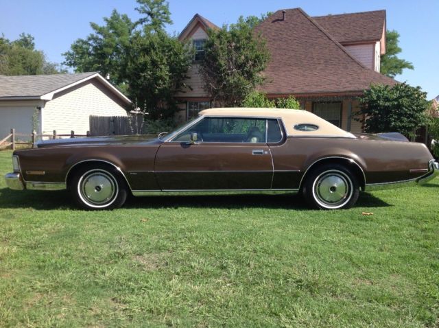 1973 Lincoln Continental Vinyl top, leather interior