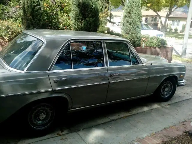 1973 Mercedes-Benz 200-Series