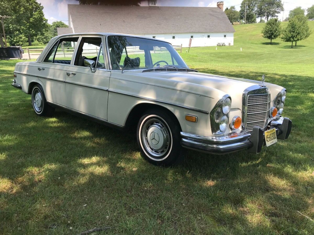 1973 Mercedes-Benz 200-Series 4.5