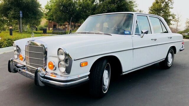 1973 Mercedes-Benz 200-Series