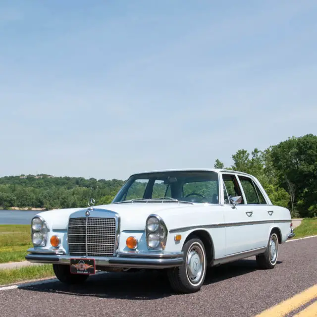 1973 Mercedes-Benz 200-Series 280SE