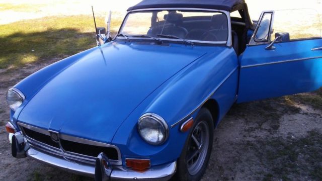 1973 MG MGB cloth interior